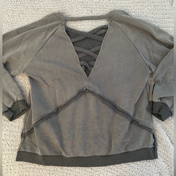 VICI DOLLS CRISSCROSSED V-BACK SWEATSHIRT M - Picture 1 of 5